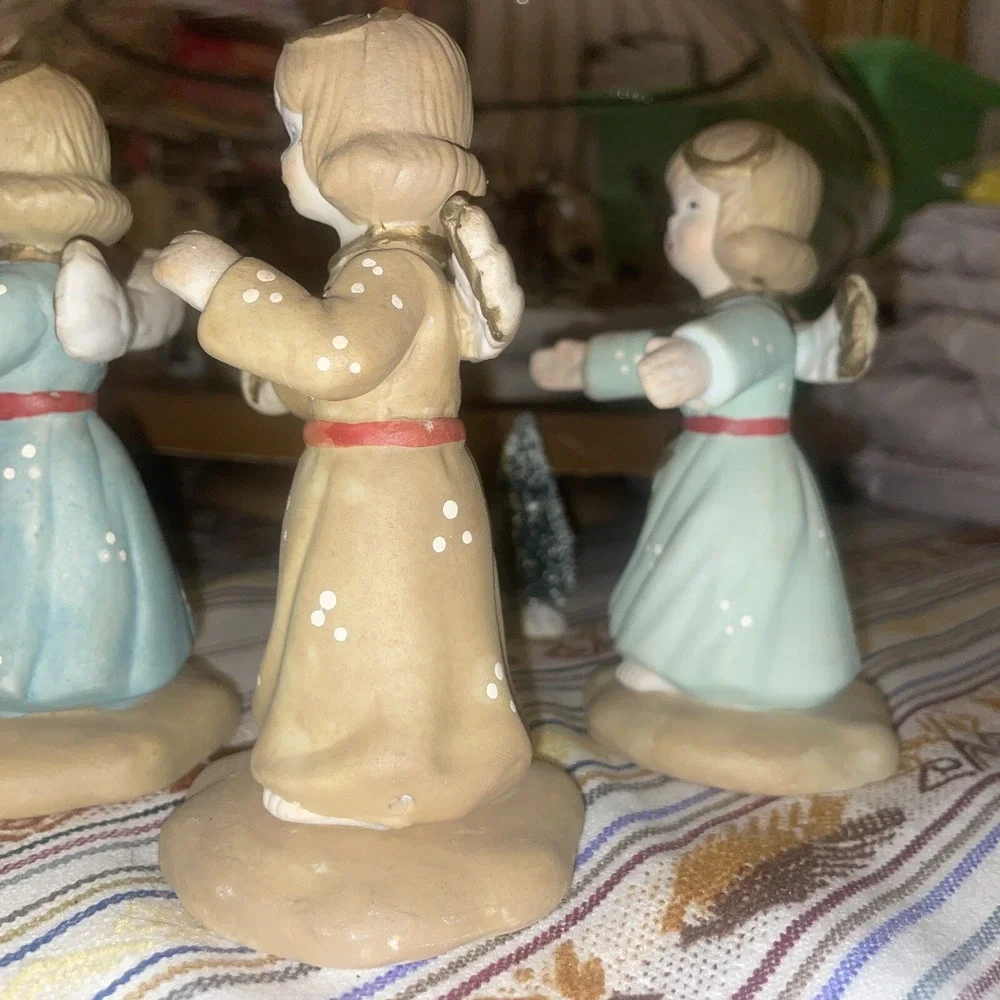4 Distressed Young Angels In Different Poses And‎ Colors Of Dress, Very Sweet